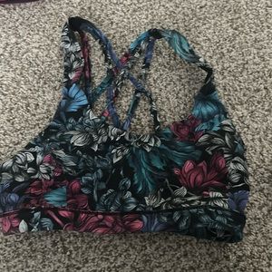 Free to be serene lululemon bra size 4